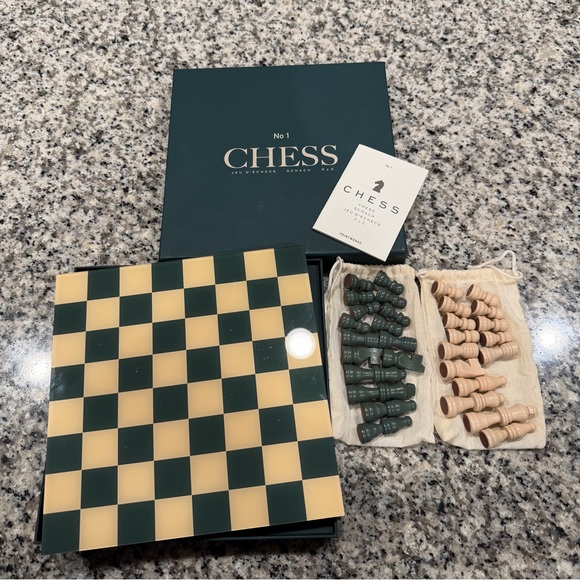 Classic Chess Set - Picture 4 of 6